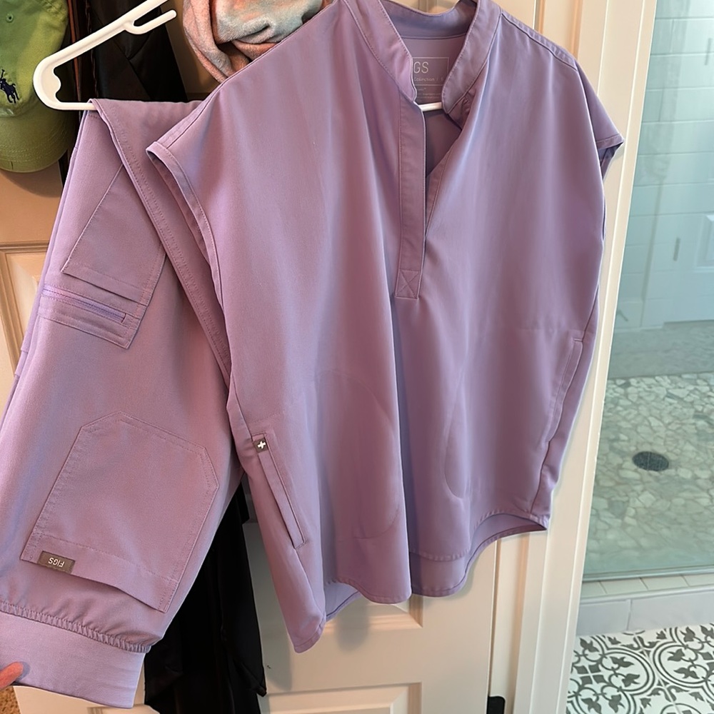 COPY - Figs scrubs lilac set